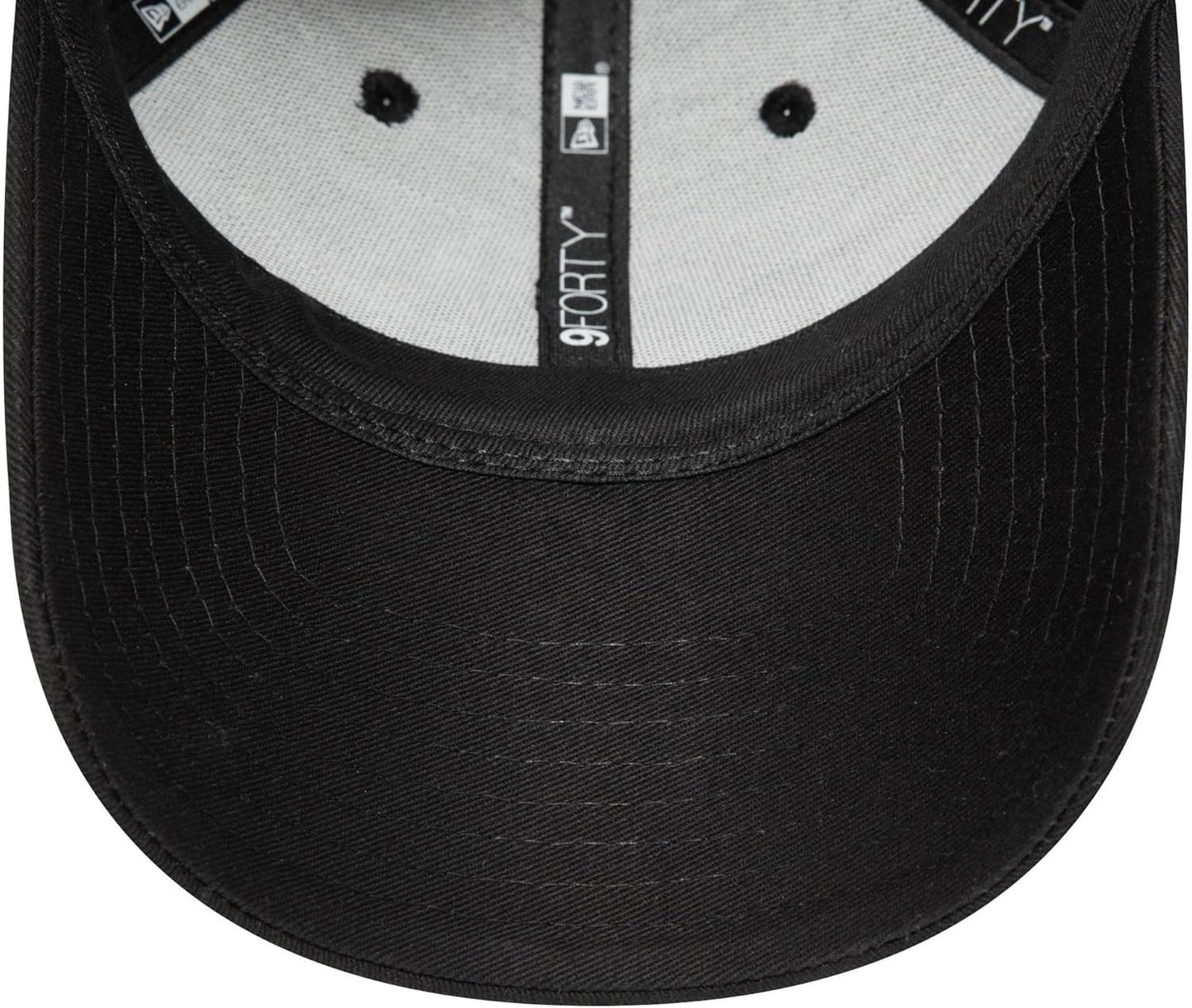 New York Yankees MLB League Essential 9FORTY Strapback New Era Black/Black Official Team Hat Sports Fan Cap Official NFL Team Hat Football Fan Cap